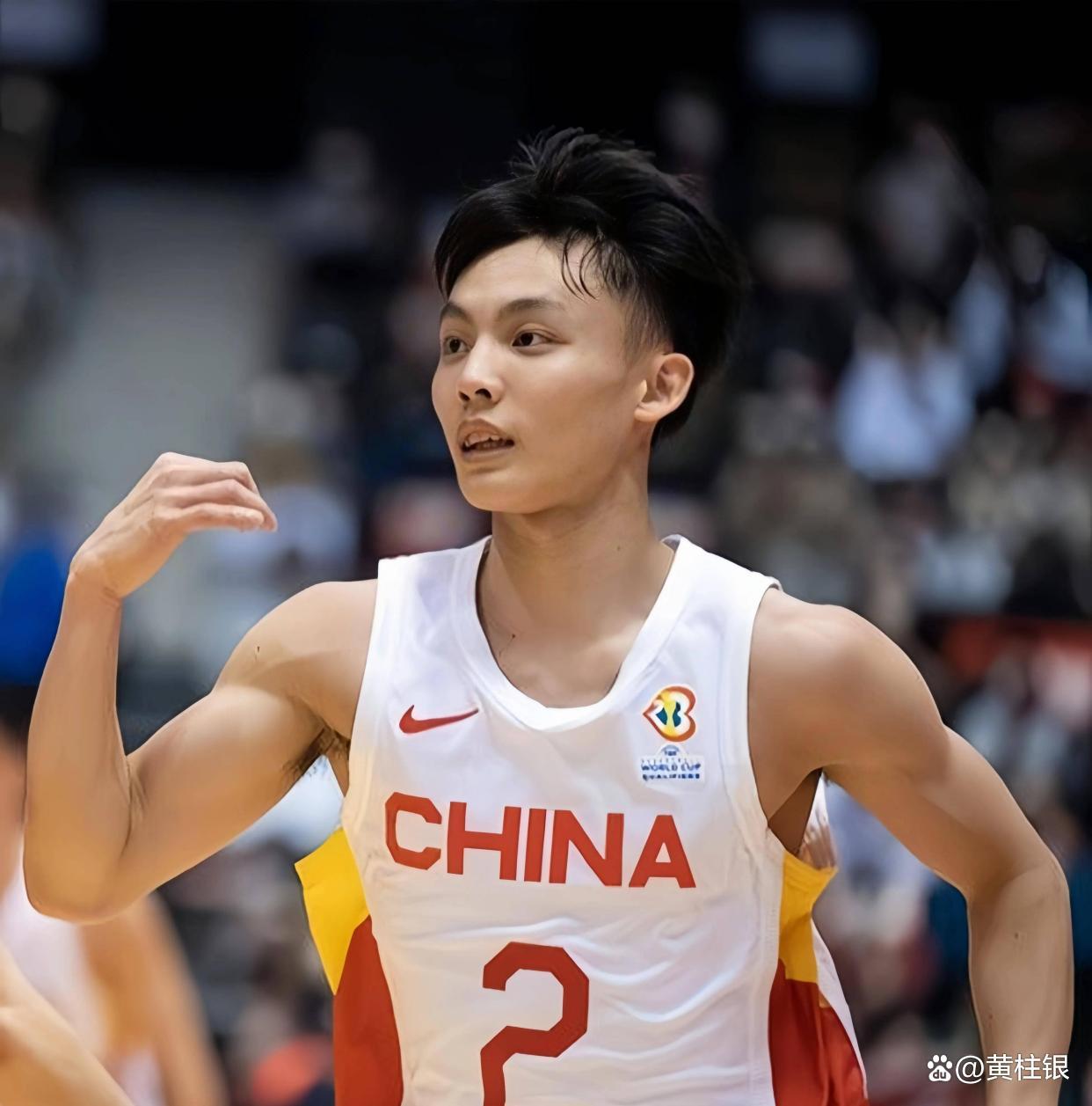 罗马训练开放日,清晨复出首秀引欢呼,CBA季后赛在即,年轻球员得到机会 罗马训练开放日,清晨复出首秀引欢呼,CBA季后赛在即,年轻球员得到机会