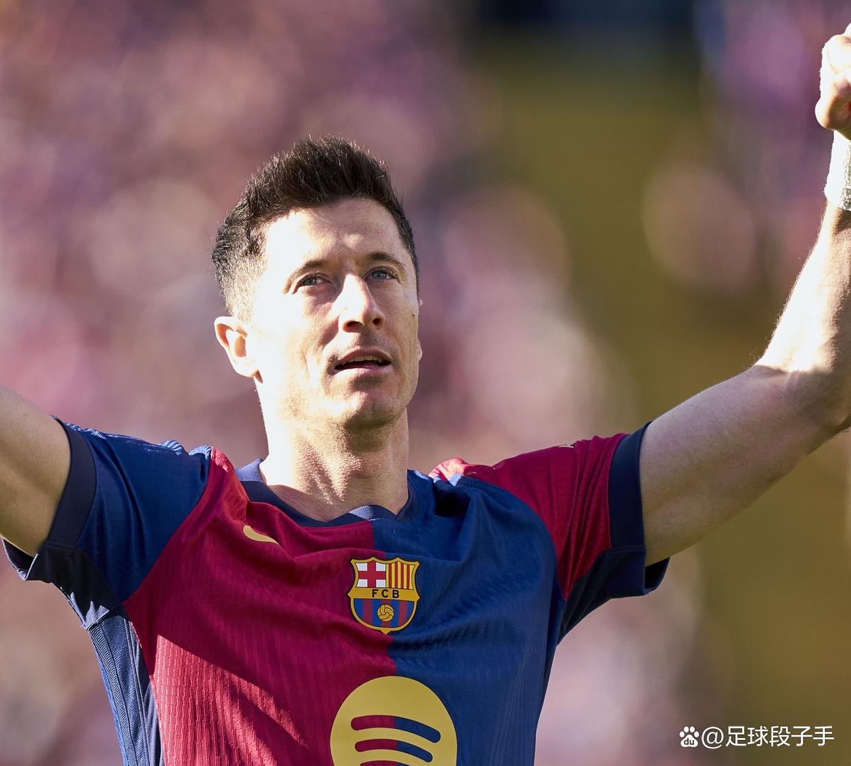 九游体育-莱万多夫斯基迎来二十赛季高光表现，皇家马德里球迷沸腾！的简单介绍